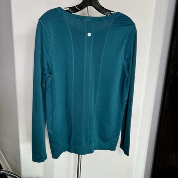 Lululemon  Swiftly relaxed long sleeve shirt. - Picture 2 of 3